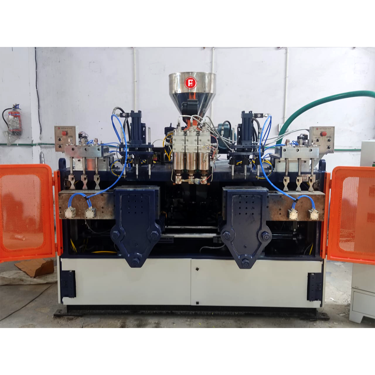 2ltr Triple Head Double Station With Auto De Flashing System